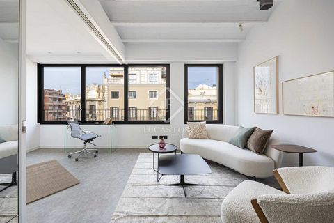 Todo lo que necesitas saber sobre este apartamento en alquiler En el centro de Barcelona, ​​en pleno barrio del Eixample, encontramos este lujoso apartamento, con todas las comodidades y servicios que puedas necesitar. El apartamento está situado en ...