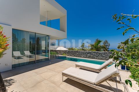 Reference: 04088. We offer the opportunity to live in one of the most exclusive places in the South of Tenerife. THE “Casas del Lago” Residential Complex located in Abama, is made up of very few homes, all luxury, which enhances its exclusivity, priv...