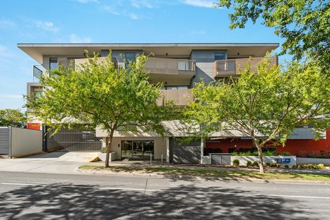 This stunning apartment in an ultra-contemporary complex has a prime location overlooking the cosmopolitan Greythorn Village and is situated in the coveted Balwyn High School zone. This immaculate package includes the City and Westfield Doncaster bus...