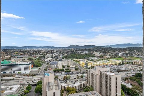 Looking for the perfect studio in Downtown LA? Look no further than this stunning unit at 800 W 1st St, located in the iconic Bunker Hill Tower. This contemporary high-rise offers more than just a place to live; it's a lifestyle. At 481 square feet, ...