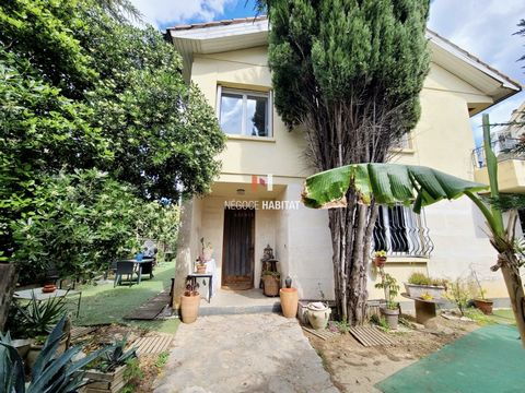 In Montpellier near the Celleneuve district, the Agence Négoce Habitat offers you this large house of 142 m2 with garage on 1 plot of 323m2 not semi-detached in a quiet area in 1 detached area. From the entrance, you will be seduced by the garden off...