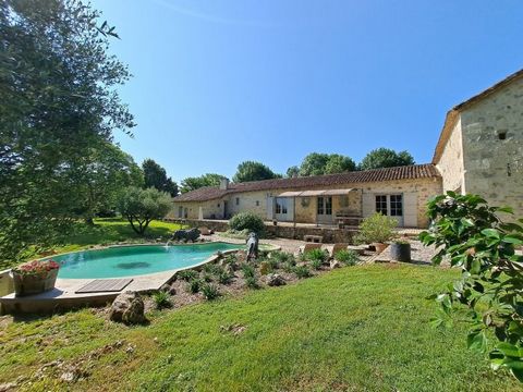 Isolated in the countryside of La Romieu, this splendid stone house benefits from top-of-the-range renovation, superb views all around, and pleasant grounds of 2.5 hectares with swimming pool. A small private road leads up to the property and ends in...