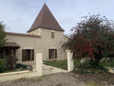Situated 13km from all amenities, this stone ensemble comprising a house and its gîtes with views over the countryside is just waiting for you!!!! The main house comprises 4 bedrooms, 2 of which have their own bathroom, which would also allow a bed a...