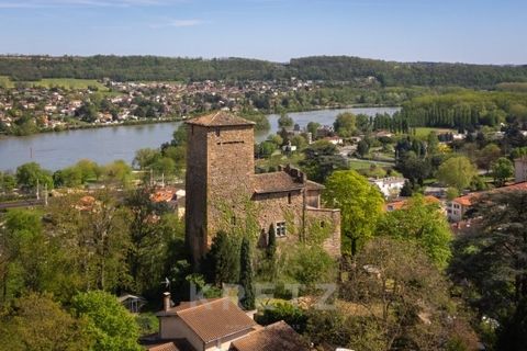 Exclusive - Val de Saône - Property comprising a beautiful renovated loft of 218m² in a medieval chapel and an adjoining 12th century fortified castle of 317m² still to be renovated. (Château d'Albigny sur Saône, listed as a Historic Monument in 1942...