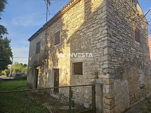 Only 6 km from the city of Pula, in the center of a small Istrian town in the south of Istria, a traditional Istrian stone house with a total living area of 70 m2 is for sale, on a plot of 380 m2.   The house is spread over two floors (ground floor a...