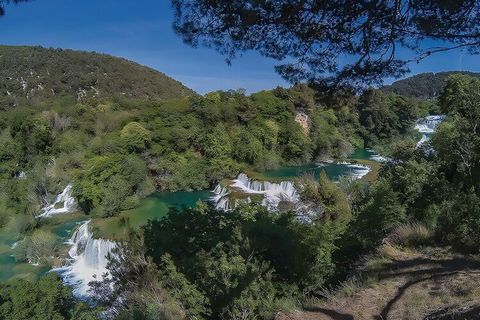 Genießen Sie den Urlaub in dalmatinischen Zagora in Oklaj. Villa Daja bietet Ihnen alles für einen erholsamen Urlaub. Genießen Sie den privaten Pool!