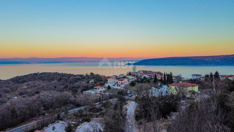 Location: Primorsko-goranska županija, Mošćenička Draga, Brseč. OPATIJA, BRSEČ - land of 6500m2 near the town of Brseč For sale is a land of 6500m2. 2300m2 of land is in the construction zone. The land is oriented towards the sea and is located on th...