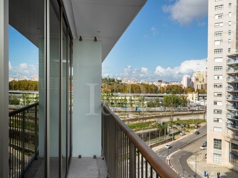1-bedroom apartment for sale in Campolide, located in the Infinity Tower luxury condominium, with stunning views over the city and Monsanto National Park. Set in a recent modern building, the apartment comprises a very bright living room with a balco...
