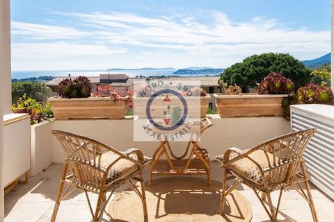 Magnificent, well-appointed renovated studio, right in the city center, in a residence with swimming pool and tennis court. View of the sea and the port of Cavalaire, no work required, just put your bags down and enjoy the view and the strategic loca...