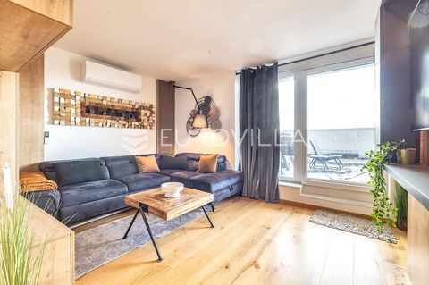 Zagreb, Korculanska, exclusive one bedroom apartment NKP 47 on the 12th, also the last floor of an excellent building with a private terrace of 35 m2 with an unbeatable view of the whole of Zagreb. The apartment is completely renovated and modernly f...