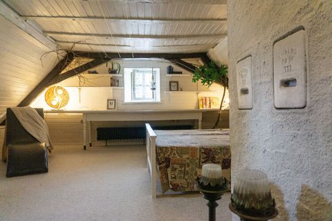 Landleben extends over 2 floors (1st floor and attic). The flat is located in our listed 400 year old 3-Kanthof (former tenement of Pyrmont Castle) directly on the edge of the nature reserve, a perfect place to switch off, enjoy nature and as a start...