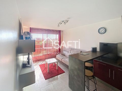 1st line apartment with sea view Located in Cap d Agde (34300), Le Môle sector, this apartment benefits from a privileged location offering a breathtaking view of the sea. Close to shops and local activities, its location 150m from the beach makes it...