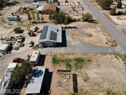 DRIVE UP TO THIS CONVERTED 3 BED 2 BATH MOBILE HOME, WITH A 1.1 ACRE LOT FOR ALL YOUR IMAGINATION, 1,446 SQ FT PROPERTY , AND LOTS OF OUTBUILDINGS AND STORAGES, SINGLE WIDE ON THE PROPERTY ASWELL CAN BE USED TO GENERATE SOME INCOME! CALL THIS HOME YO...