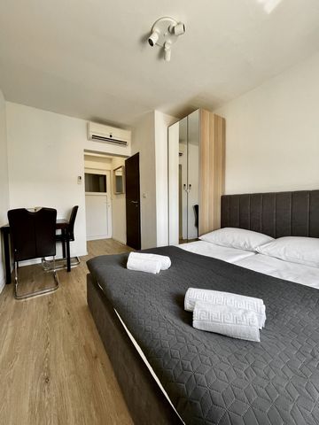 Modern, comfortable and newly renovated studio apartment in the central part of Pula. Ideal for accommodating up to 2 people. In the open space there is a fully equipped kitchenette, a table, a large double bed and a bathroom with a shower. The space...