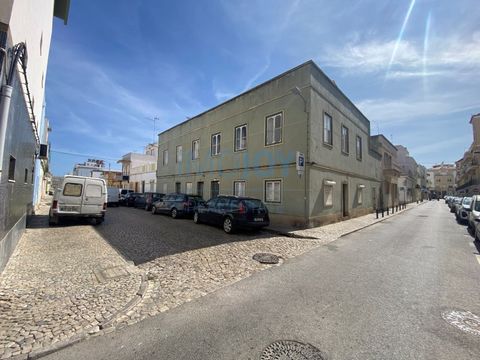 For urban rehabilitation, this unique building located in the heart of Vila Real de Santo António. Urban building, with feasibility for 5 autonomous fractions all intended for housing and with independent accesses. Consisting of two floors, penthouse...