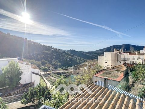 Discover the luxury of living in a recently renovated home in Daimalos, Arenas, available for long-term rental. This spacious residence offers a carefully designed layout to provide comfort and elegance. On the first floor, you will find four cozy be...