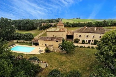 Dans le triangle d'or Albi-Gaillac-Cordes-sur-ciel très privilégié et recherché, un ancien vignoble d'exception et de prestige ! A seulement 12min de la cité de Cordes-sur-ciel, 18min de Gaillac et à 30min d'Albi, découvrez ce domaine en pierres data...