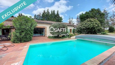 Located in the town of Lézat-sur-Lèze, this house offers an idyllic setting at the foot of the hillsides with a clear view of the Pyrenees. Close to Haute-Garonne and 45 minutes from Toulouse, it benefits from a calm and green environment, ideal for ...