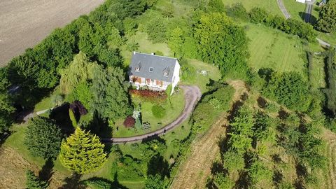 BELLE MAISON IMMOBILIER bietet dieses schöne traditionelle Gebäude aus dem Jahr 2004 zum Verkauf an, 5 Minuten von Orbec, 15 Minuten von Lisieux und 45 Minuten von der Küste der Normandie entfernt. Das Haus wird Sie mit der Qualität der Materialien v...