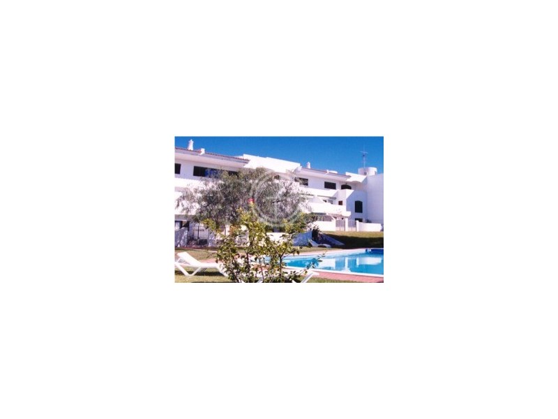 Shop /Office in the heart of Vilamoura, ideal for corporate offices to provide services for leasing and maintenance. Since 2009 in the Real Estate market, Golden Properties has a portfolio with more than 1.900 properties mainly in the Algarve and Lis...