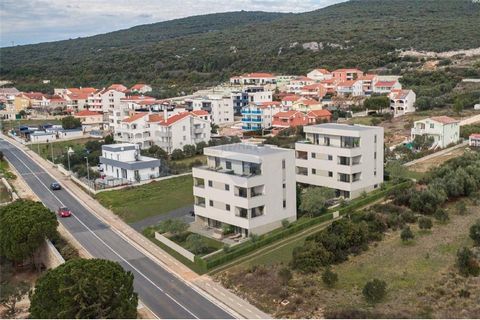 Location: Zadarska županija, Sveti Filip I Jakov, Sveti Petar na Moru. NEU IM ANGEBOT!! TOP-LAGE MIT MEERBLICK Ein modernes Projekt von zwei Stadtvillen in idealer Lage, nur 80 Meter vom Meer entfernt in einer kleinen dalmatinischen Touristenstadt mi...