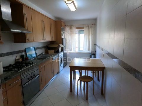 3 bedroom apartment consisting of:   - Equipped kitchen: 9.06m2 - Living Room:31.09m2 - 1 Bedroom with wardrobe included: 11.06m2 - 1 Bedroom with wardrobe included: 13.02m2 - Suite with 2 wardrobes included: 15.05m2 - Bathroom Suite: 4m2 - Communal ...