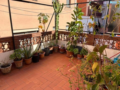 HOUSING WITH OLD INCOME TENANT, IT IS NOT POSSIBLE TO VISIT THE PROPERTY. Request information on the rental conditions. Opportunity in the Sant Andreu neighborhood. It occupies a surface area of 81 meters built. It consists of three bedrooms, full ba...