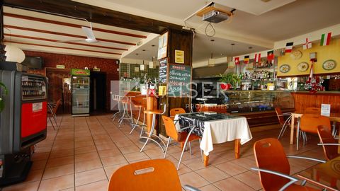 This single storey commercial building is located in Albufeira, next to holiday's villas, private residencies and shops. It comprises three shops which have been transformed into one. Currently it is used as a restaurant/snack-bar. Excellent opportun...