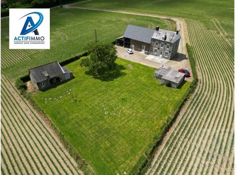 NOUVEAUTE à SAINT-GERMAIN-DU-CRIOULT, maison en pierre tout juste rénovée, composée au RDC : Une cuisine aménagée et équipée ouverte sur le séjour/salon disposant d'un poêle à granules, un WC et une chaufferie avec pompe à chaleur par aérothermie neu...