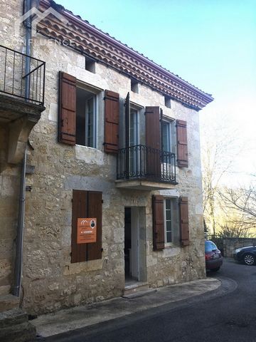 In the north of the Gers, between Astaffort, Lectoure and Valence d'Agen, a lot of potential for this building composed of two type 5 apartments. The whole is in very good condition. Each apartment offers on 3 levels, living room - kitchen, toilet on...