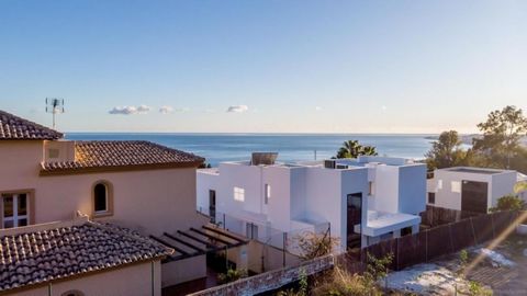 Incredible investment opportunity! For sale this beautiful plot in the exclusive location of Benalmádena Pueblo, in the Retamar area. Surrounded by beautiful modern villas and with the best projection of Benalmádena, this land is perfect to build the...