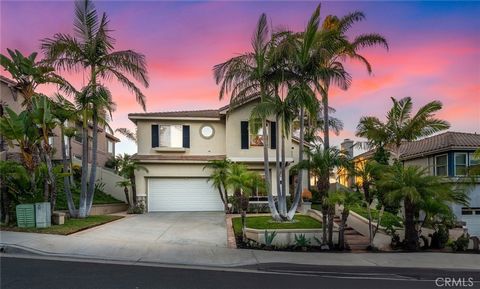 **Stunning Location with Panoramic Views, Including Sunsets, City Lights, and Mountains!** This luxurious 5-bedroom, 3.5-bathroom home features a front yard adorned with palm trees and stairs leading to the entrance. The open and spacious floor plan ...