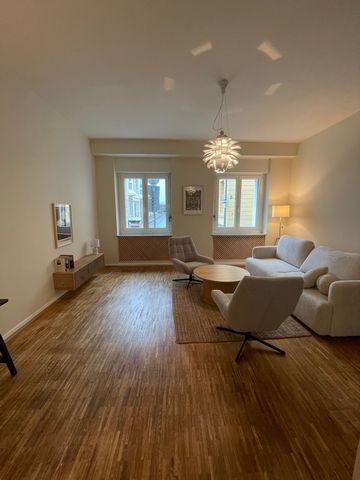 Welcome to this exquisite 2.5-bedroom apartment in the heart of Cologne, a location that is perfectly connected and boasts the charming Belgian Quarter right on its doorstep, just a 5-minute walk from the main train station. This apartment embodies m...