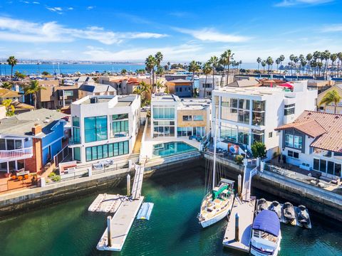 Paradise is found at 23 Green Turtle Road in San Diego’s coveted Coronado enclave. This spacious waterfront residence in Coronado Cays Three features 4,838 SF of high-contrast modern marble finishes and warm natural surfaces. Dynamic and geometric ar...