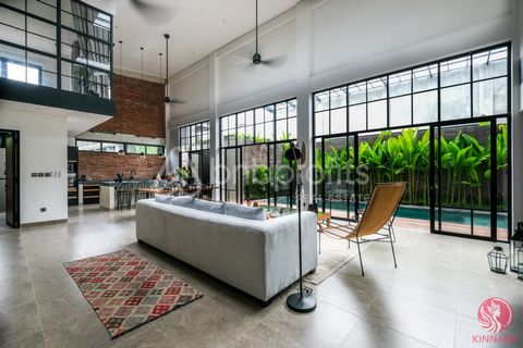 Luxe tropische industriële villa in het eersteklas Canggu-gebied: een rustig toevluchtsoord dicht bij het strand van Canggu Prijs: USD 530.000/2054 Ontdek de perfecte mix van moderne luxe en industriële charme in deze prachtige instapklare villa gele...