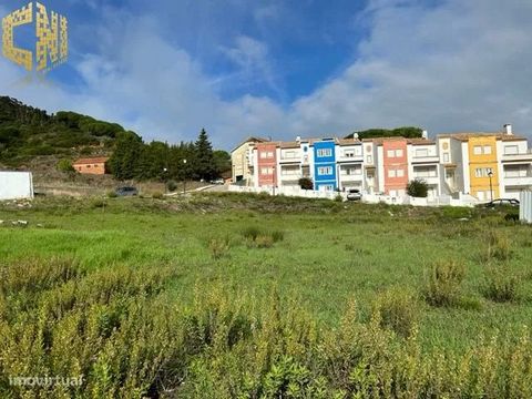 Oportunidade para adquirir este terreno para construção de moradia com área bruta de construção de 214 m2, situado no Cercal, concelho de Cadaval e distrito de Lisboa. Área total do terreno: 365 m2; Área de implantação do edifício: 133 m2; Área bruta...