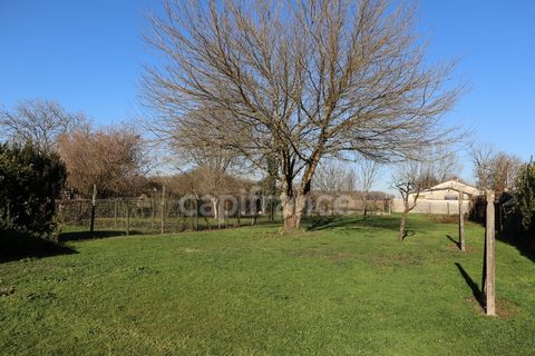 Terrain constructible à vendre de 679 m² - Chepniers (17)