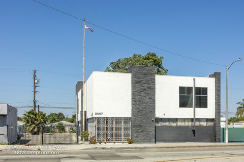 Prime opportunity to acquire a 100% vacant, recently renovated 8,466 SF free-standing Retail/Office Building in the heart of Los Angeles - Located in an Opportunity Zone! The first and second floors contain approximately 12 office suites, shared rest...