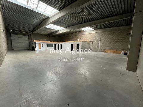 Local commercial 450 m² avec bureaux et parking