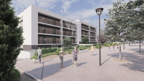 Excelente Oportunidade de Negócio Conheça esse fantástico Terreno, com projeto para 7 lotes, na Quinta da Estrangeira em Porto Salvo - Oeiras. Projeto aprovado para a construção de: - 5 moradias T3 com cerca de 170m² cada e com 2 pisos + cave e 2 est...