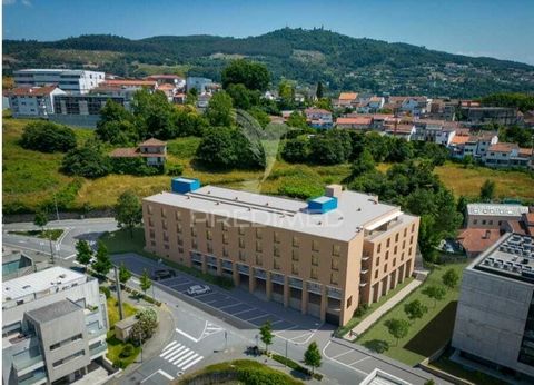 Loja ampla, com boa exposição solar e excelente localização! Predimed PORTUGAL Mediação Imobiliária Lda. Avenida Brasil 43, 12º Andar, 1700-062 Lisboa Licença AMI nº 22503 Pessoa Coletiva nº 517 239 345 Seguro Responsabilidade Civil: Nº de Apólice RC...