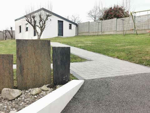 ? Ensemble Immobilier Polyvalent Châteauneuf-du-Faou ? Idéal pour profession libérale, projet familial ou investissement locatif ? Maison + dépendance sur terrain clos de 1227m²