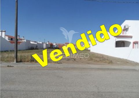 Procura de um lote de terreno urbano no Alentejo para fazer a sua tão desejada moradia? Eu tenho esse lote na simpática vila do Torrão Lote de terreno Urbano na zona de moradias (zona H 2) com 348 m2 O Torrão fica a 15 minutos da barragem de vale do ...