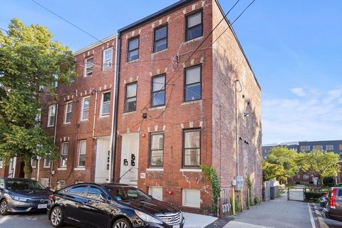 This recently renovated 3-family offers lucrative monthly revenue of $11,300 ($135,600 annually) in an area that is on the rise with the development of Washington Village and the attractions of Old Colony Ave located just around the corner. This buil...