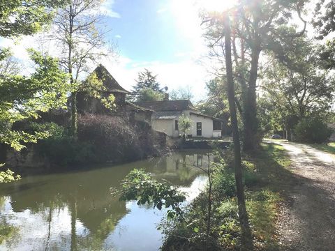 Ferme avec possibilité de 12 hectares de terrain.