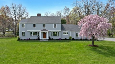 This contemporary Colonial, crafted by Alfieri Enterprises and thoughtfully reimagined in 2025 by Gill and Gill Architects, blends timeless charm with modern sophistication. Nestled on a sought-after cul-de-sac convenient to downtown Darien, this nea...