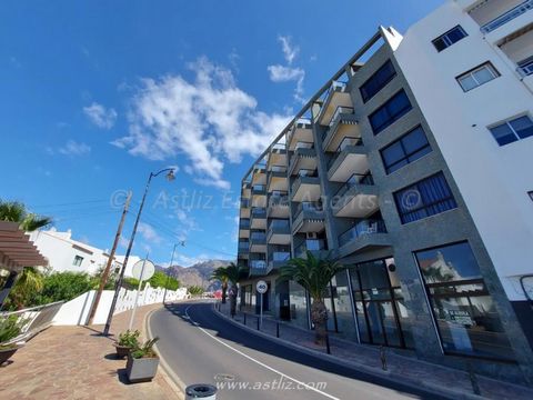 A spacious and empty business unit in a central location of Puerto de Santiago between the popular tourist resorts of Los Gigantes and Playa de La Arena which is suitable for many types of businesses. It is located on a busy main road and has lots of...