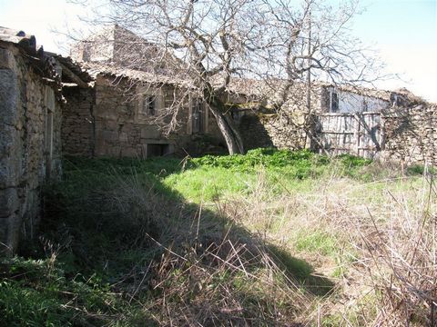 Large space with several stone constructions typical of the region and land. It has a project for reconstruction in a rural tourism complex. Construction area of 500m2 on a plot of land with 1.115m2. Excellent location, walled, next to a small brook ...