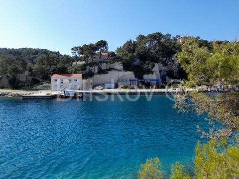 Brač, Selca - 1st row from the sea - exclusive! House of 160m2, on 2 floors, on a plot of 285m2. The house has 4 apartments, each with its own entrance. Next to the house there is a gas station for motor vehicles and boats, which is also for sale. Ci...