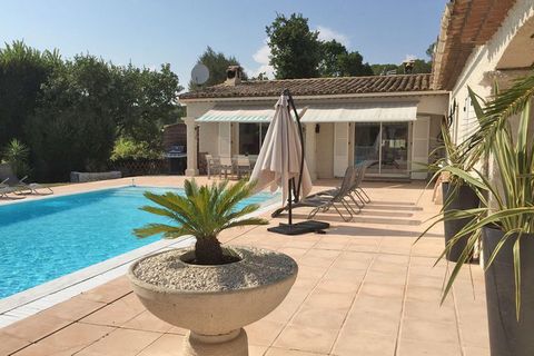 This luxurious 3-bedroom villa for 6 people is located in Puget-sur-Argens. Suitable for a group of friends or families, guests can take a dip in the swimming pool and access free WiFi here. You can go horse riding, 100 m away. The town center is loc...